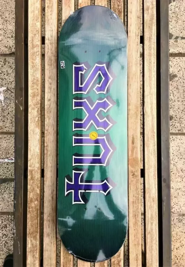 Deck Tuxs Maple Canadiense