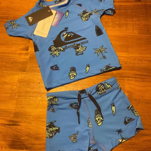 Conjunto Quiksilver FPU50 Surf Day Baby