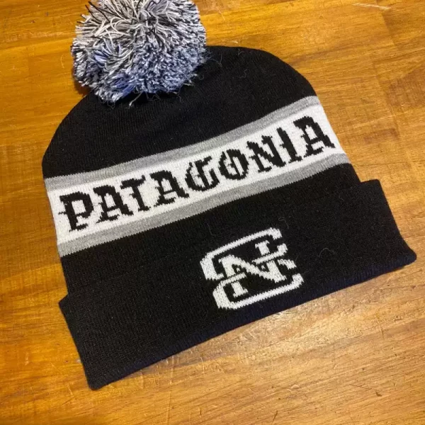 Beanie CNC Monograma pompon Beanie CNC Monograma pompon